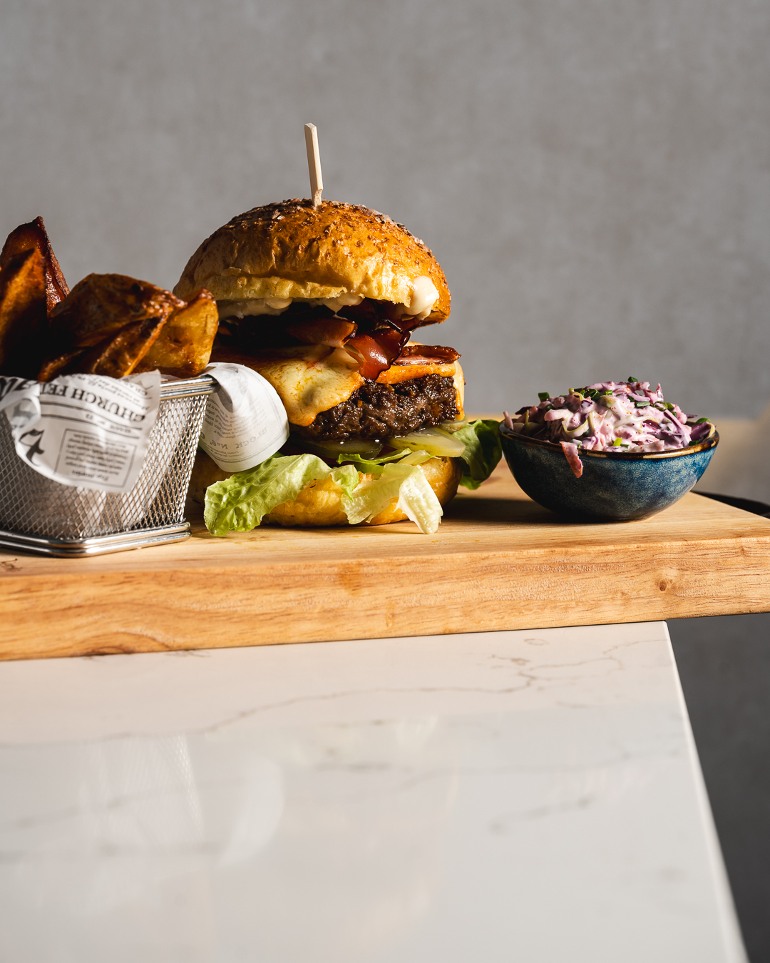 Burger wołowy z frytkami dla dzieci w Moffo Warszawa Mokotów